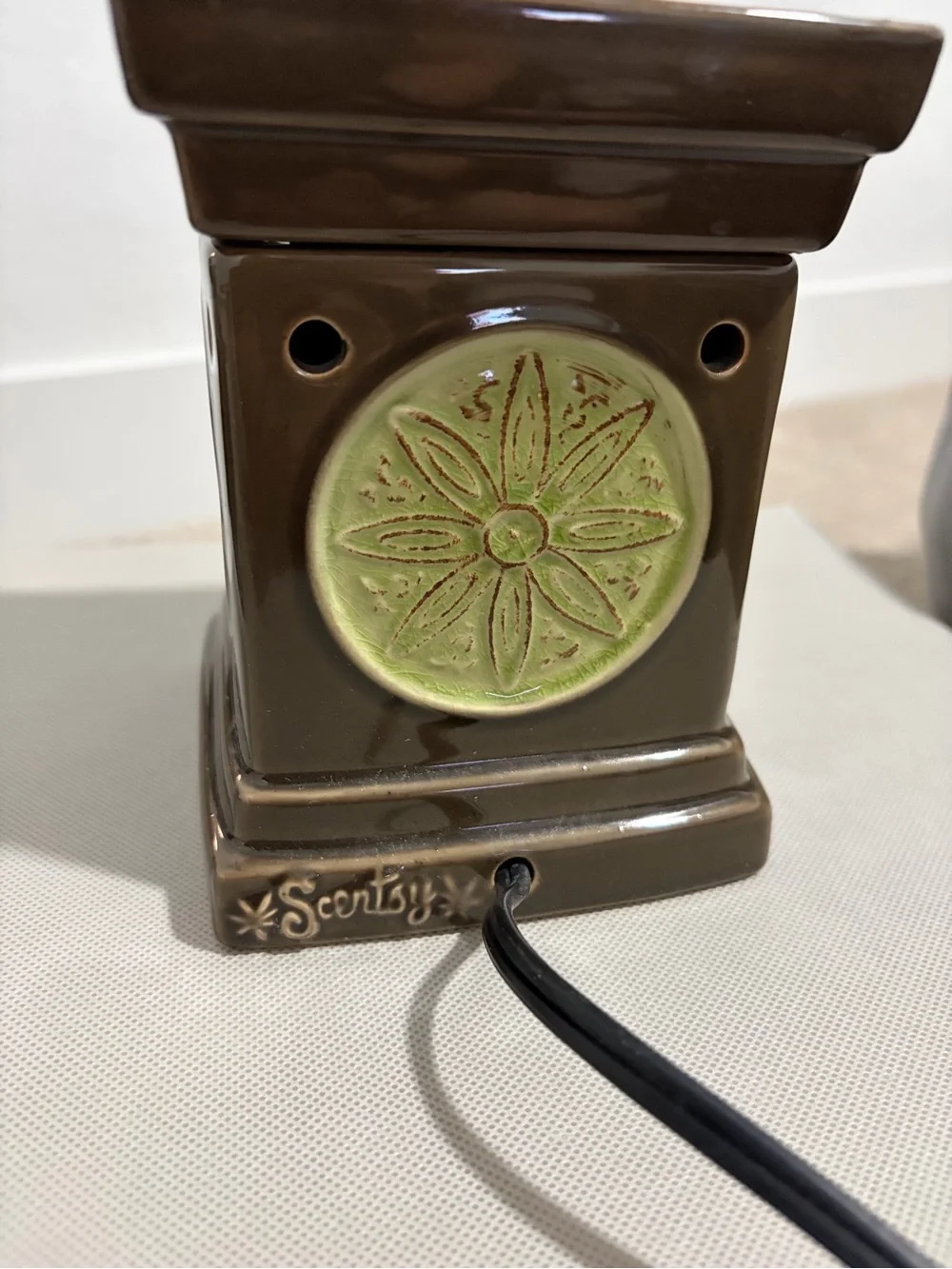 Scentsy Brown Ceramic Wax Warmer with Green Decorative Medallion
